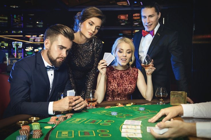 Live Roulette Meja live roulette menampilkan roda berputar dan opsi taruhan